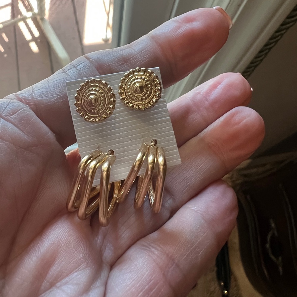 Source Unknown Gold Earrings Modern Spiral/Geometric Design
